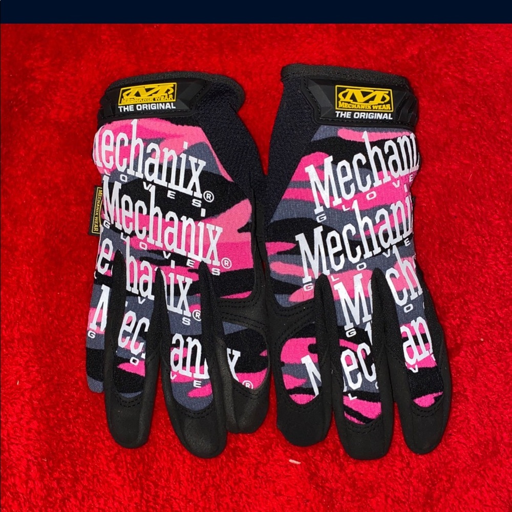 Woman’s Pink Mechanix Gloves